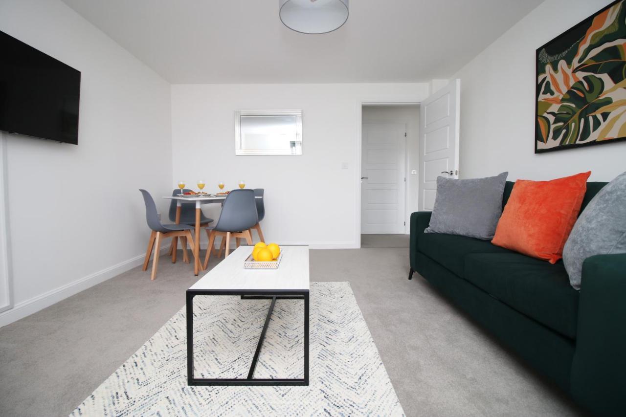 No 43 Stadium Views By Ssw - 2Br, Parking, Sleeps 4, 3Min Walk To Stadium, 10Min Drive To City Centre, Marina And Close To M4 Morriston 外观 照片