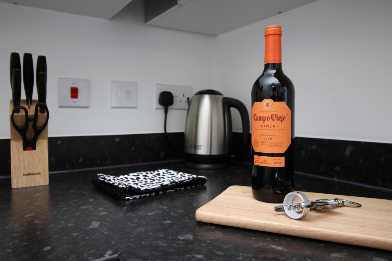 No 43 Stadium Views By Ssw - 2Br, Parking, Sleeps 4, 3Min Walk To Stadium, 10Min Drive To City Centre, Marina And Close To M4 Morriston 外观 照片