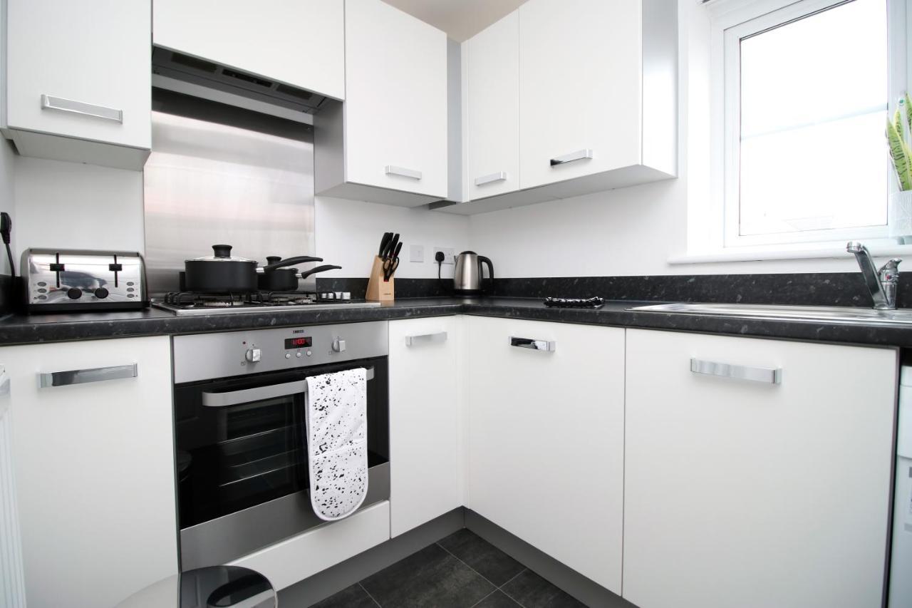 No 43 Stadium Views By Ssw - 2Br, Parking, Sleeps 4, 3Min Walk To Stadium, 10Min Drive To City Centre, Marina And Close To M4 Morriston 外观 照片