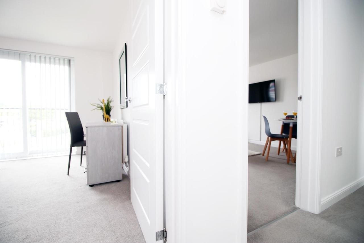 No 43 Stadium Views By Ssw - 2Br, Parking, Sleeps 4, 3Min Walk To Stadium, 10Min Drive To City Centre, Marina And Close To M4 Morriston 外观 照片
