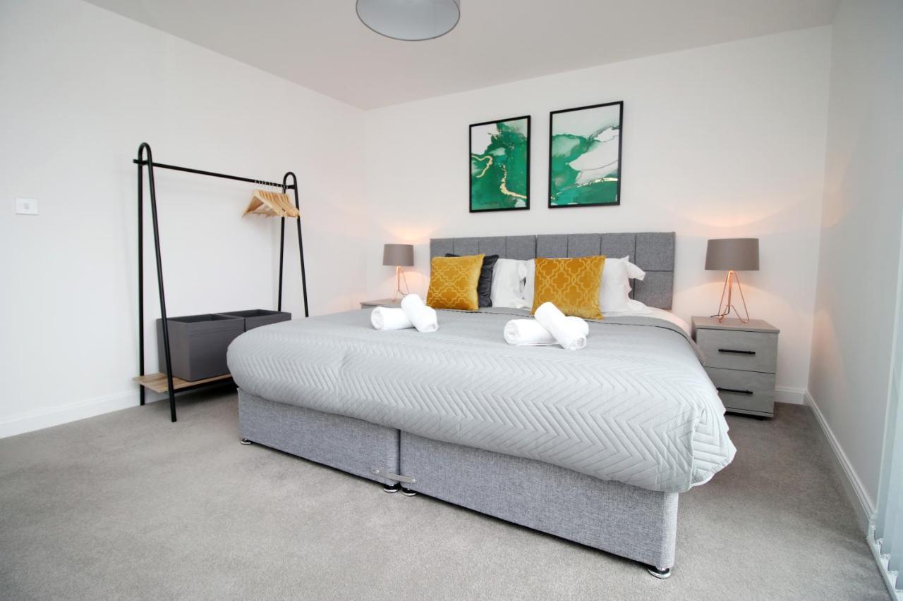 No 43 Stadium Views By Ssw - 2Br, Parking, Sleeps 4, 3Min Walk To Stadium, 10Min Drive To City Centre, Marina And Close To M4 Morriston 外观 照片
