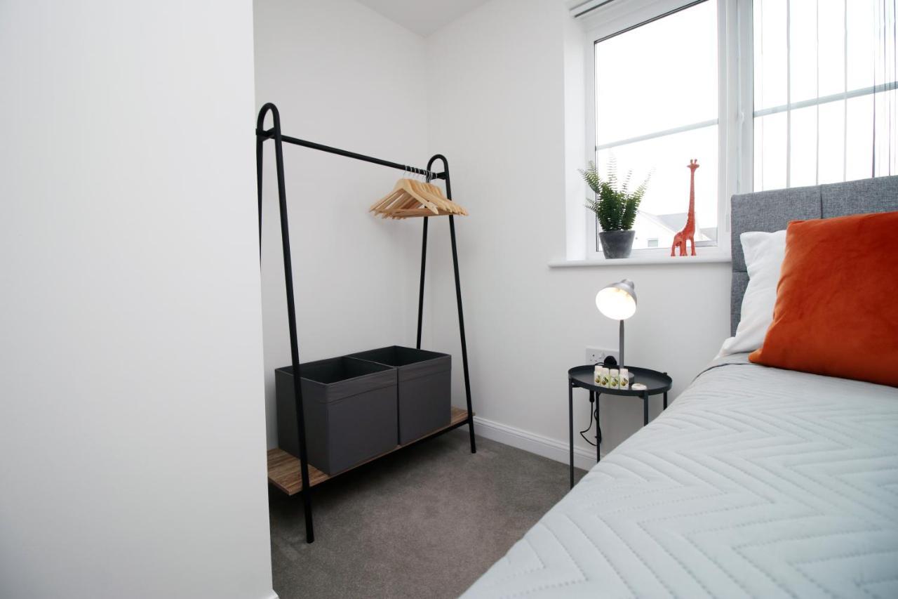 No 43 Stadium Views By Ssw - 2Br, Parking, Sleeps 4, 3Min Walk To Stadium, 10Min Drive To City Centre, Marina And Close To M4 Morriston 外观 照片