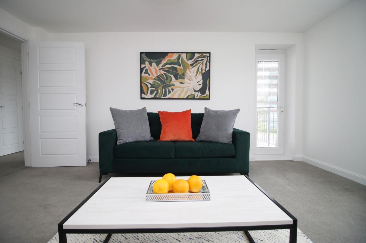 No 43 Stadium Views By Ssw - 2Br, Parking, Sleeps 4, 3Min Walk To Stadium, 10Min Drive To City Centre, Marina And Close To M4 Morriston 外观 照片