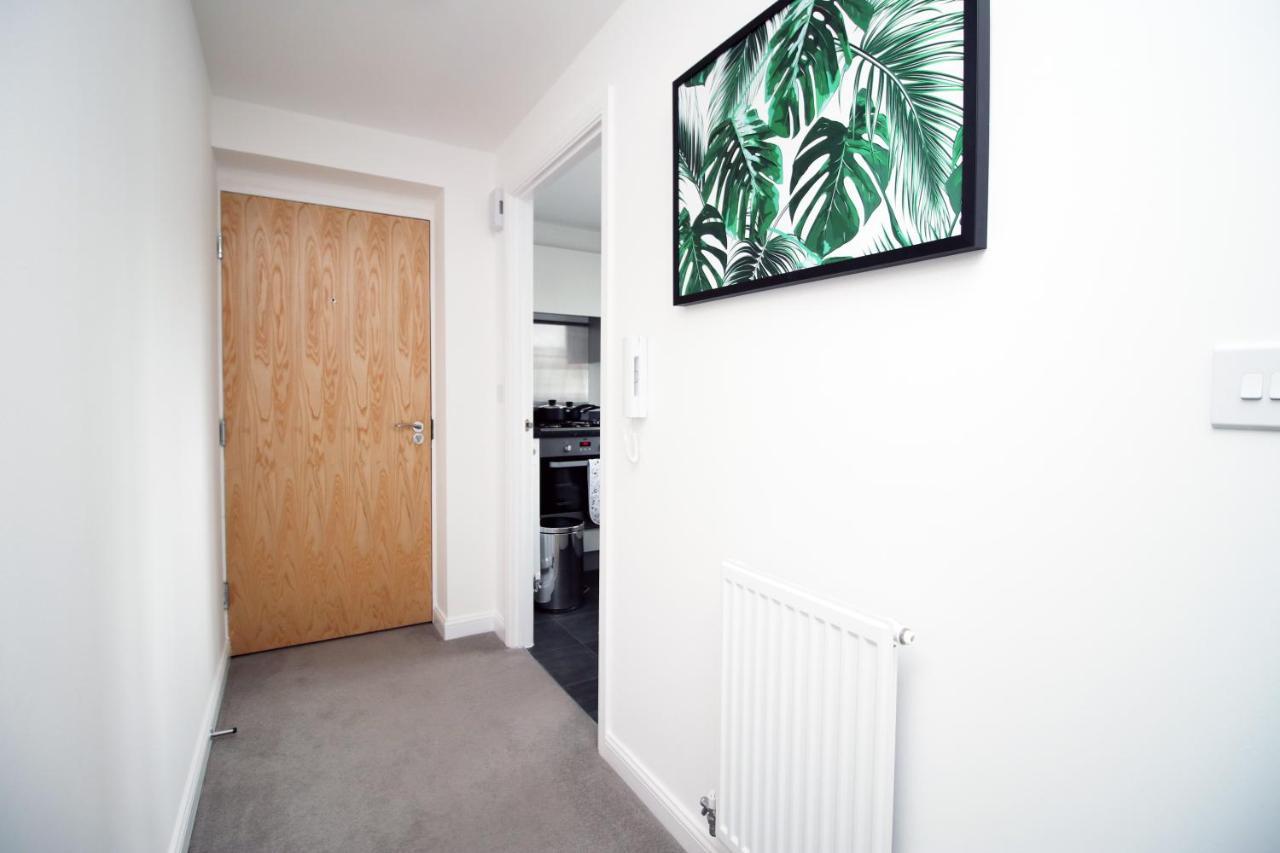 No 43 Stadium Views By Ssw - 2Br, Parking, Sleeps 4, 3Min Walk To Stadium, 10Min Drive To City Centre, Marina And Close To M4 Morriston 外观 照片
